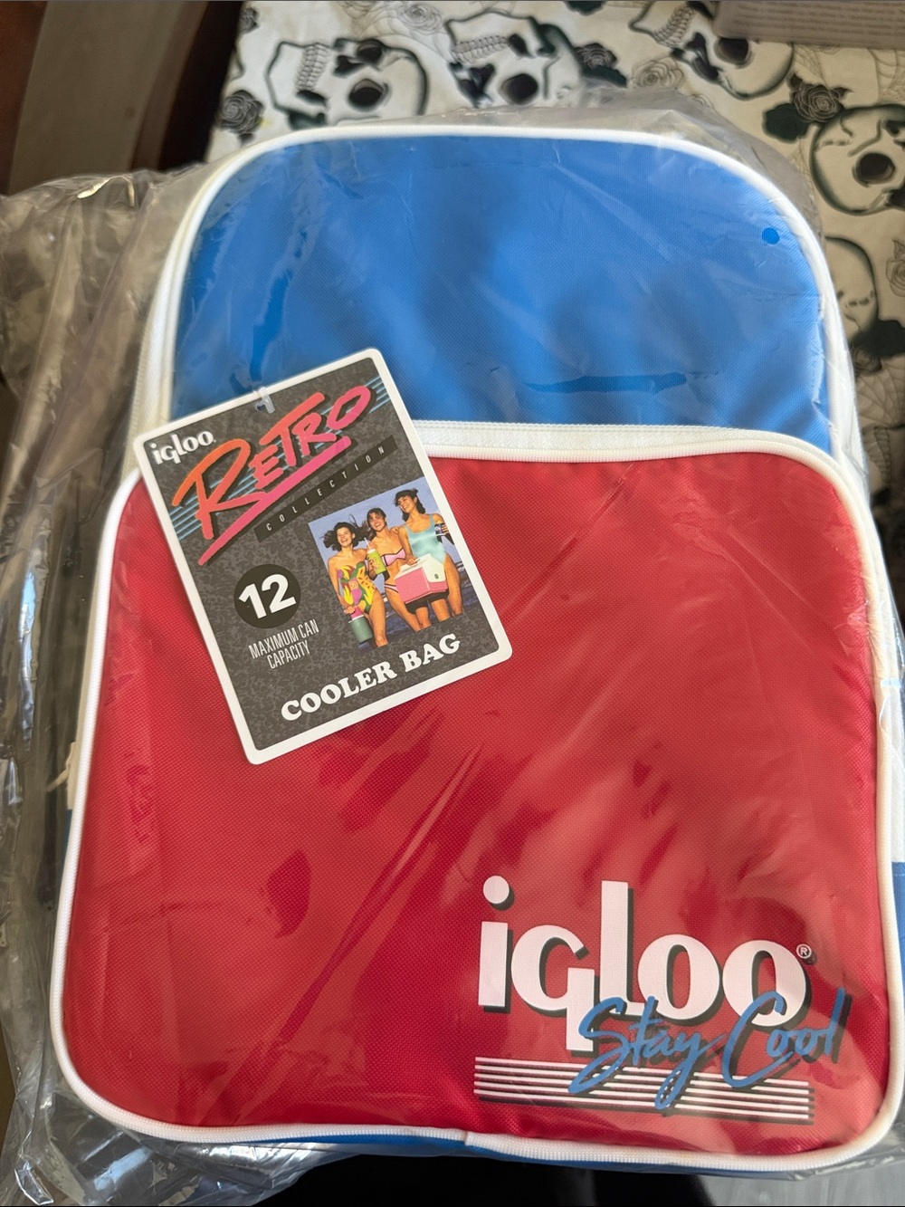 Igloo Retro Cooler Bag in Blue & Red with White Trim
